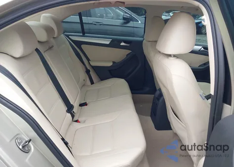 2014 Volkswagen Jetta 1.8T Se z USA, uszkodzony, nr VIN 3VWD07AJ9EM236360